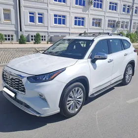 Toyota Highlander 2021