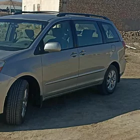 Toyota Sienna 2008