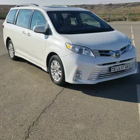 Toyota Sienna 2019