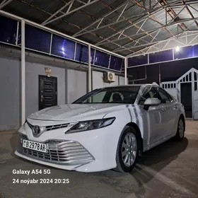 Toyota Camry 2019