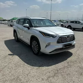 Toyota Highlander 2021