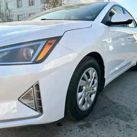 Hyundai Elantra 2019