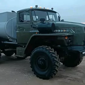 Ural 4320 1985