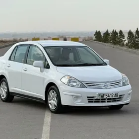 Nissan Tiida 2011