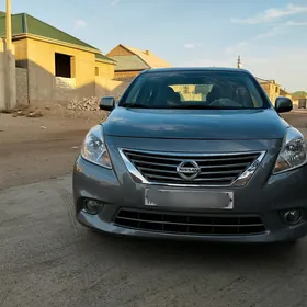 Nissan Versa 2012