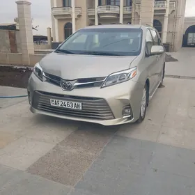 Toyota Sienna 2015