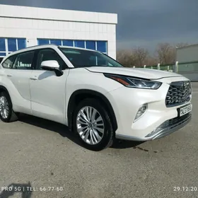 Toyota Highlander 2021