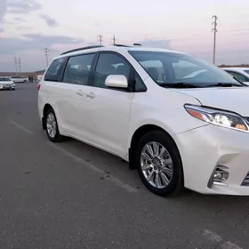 Toyota Sienna 2016