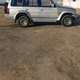 Mitsubishi Pajero 1995