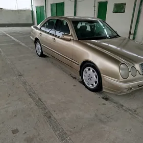 Mercedes-Benz E320 2000