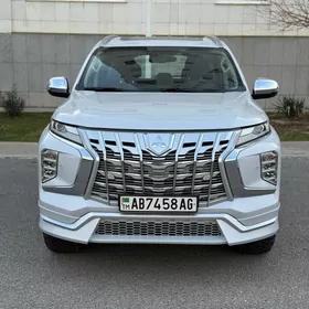 Mitsubishi Pajero 2020