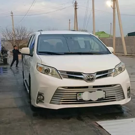 Toyota Sienna 2018