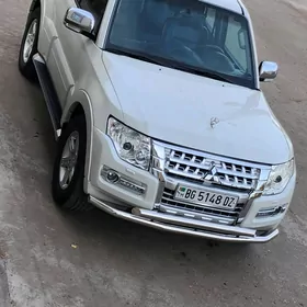 Mitsubishi Pajero 2011