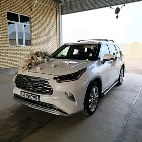 Toyota Highlander 2021