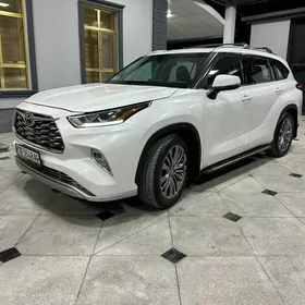 Toyota Highlander 2021