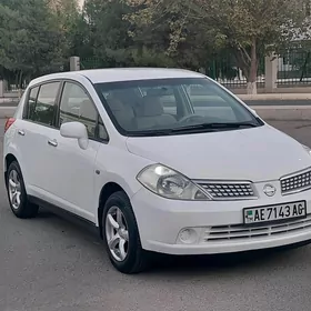 Nissan Tiida 2006