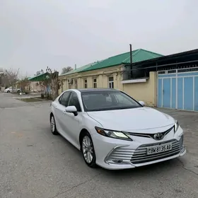 Toyota Camry 2021