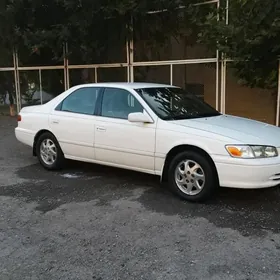 Toyota Camry 2001