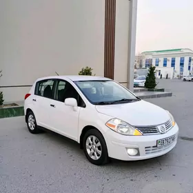 Nissan Versa 2011