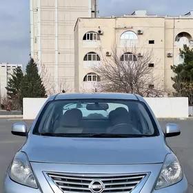 Nissan Versa 2012