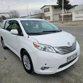 Toyota Sienna 2011