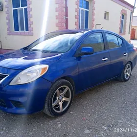 Nissan Versa 2012