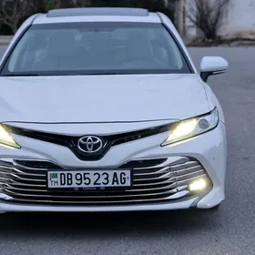 Toyota Camry 2019