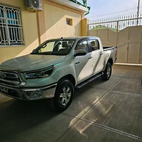 Toyota Hilux 2024