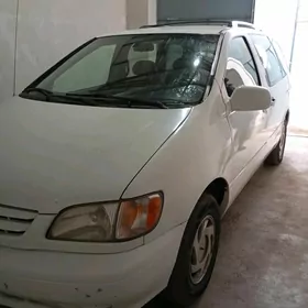 Toyota Sienna 2002