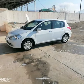 Nissan Versa 2011