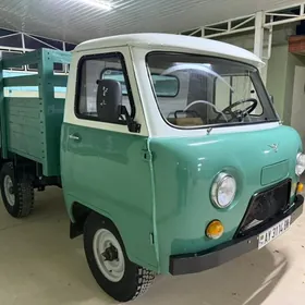 UAZ 452 1988