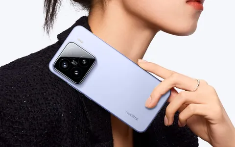 Xiaomi 16 periskopik teleobýektiwi alar we ykjam ekranyny saklap galar