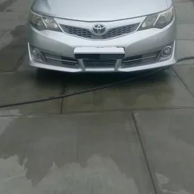 Toyota Camry 2014