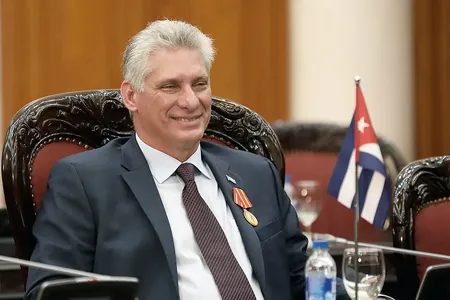 Serdar Berdimuhamedow Migel Mario Dias-Kanel Bermudesi Kubanyň milli baýramy bilen gutlady