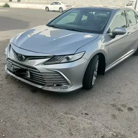 Toyota Camry 2019