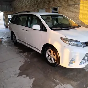 Toyota Sienna 2016