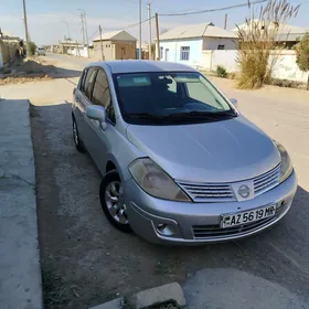 Nissan Versa 2012