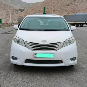 Toyota Sienna 2011