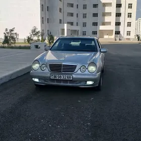 Mercedes-Benz E320 2001