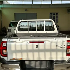 Toyota Hilux 2024