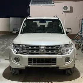 Mitsubishi Pajero 2013