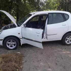 Daihatsu Sirion 2004