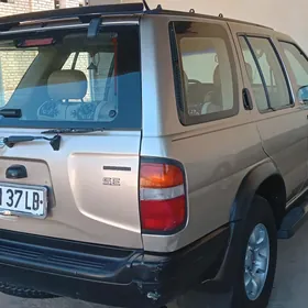 Nissan Pathfinder 1997