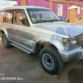 Mitsubishi Pajero 1993