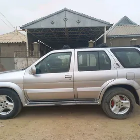 Infiniti QX4 2002