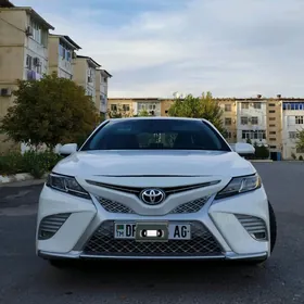 Toyota Camry 2018