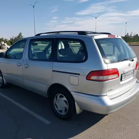 Toyota Sienna 2002