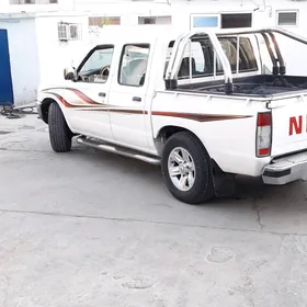 Nissan Urvan 2003