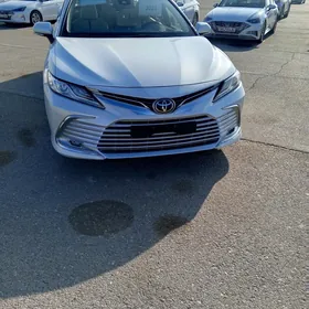 Toyota Camry 2021