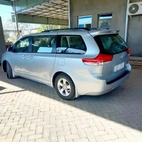 Toyota Sienna 2013